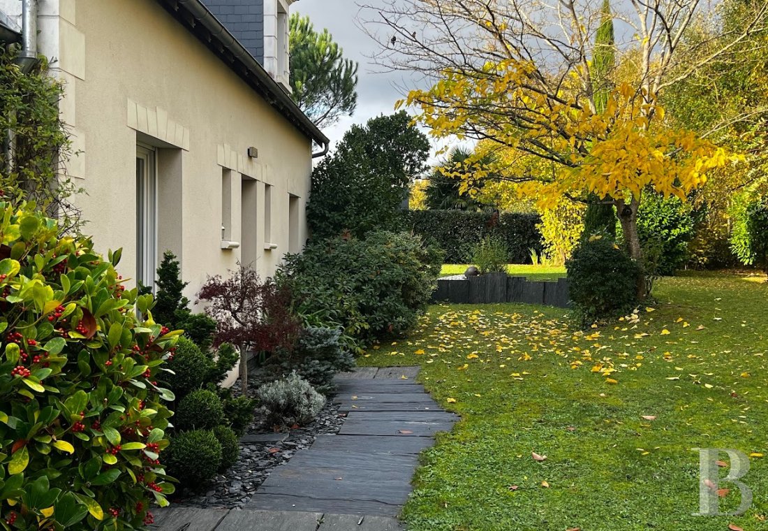 character properties France center val de loire   - 1