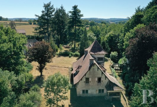 burgundy - A former mill to be renovated, with a guest’s house, meadows, parkland  and a pond in more than 5 hectares of grounds, in the Charolais area in Burgundy.