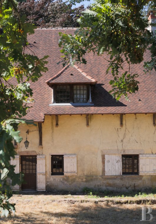 Character houses for sale - burgundy - En Bourgogne, dans le charolais, un ancien moulin à rénover et sa maison d’amis, avec prairies, parc et étang sur plus de 5 ha