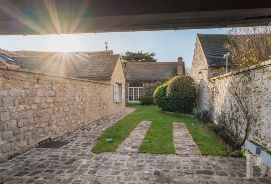 ile-de-france - Dans le parc naturel du Gâtinais, à Soisy-sur-École, à 3 km du golf du château de Cély, une maison de pays et son jardin en espalier 