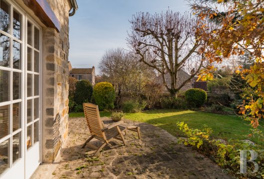 ile-de-france - À 45 km de Paris et 12 km de Barbizon, dans le Gâtinais, une maison de village ouverte sur un jardin en espalier paysagé et clos 