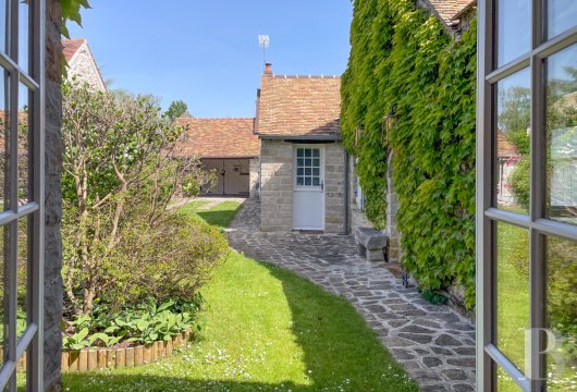 ile-de-france - A village house overlooking an enclosed terraced garden, in the Gâtinais natural park, in Soisy-sur-École and 3 km from the Château de Cély golf course