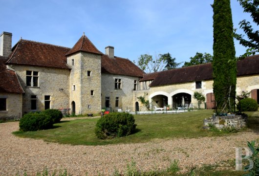 center-val-de-loire - In the south Touraine sector, a carefully restored, 15th-century, fortified manor house, with a swimming pool and parkland, in the Indrois Valley