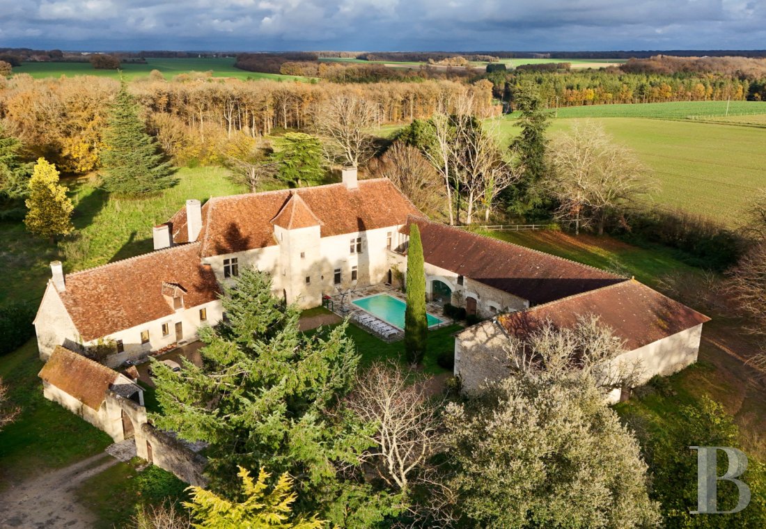 Castles / chateaux for sale - center-val-de-loire - Dans la vallée de l’Indrois, avec un parc de 3 ha et une piscine, une maison forte du 15e s. soigneusement restaurée
