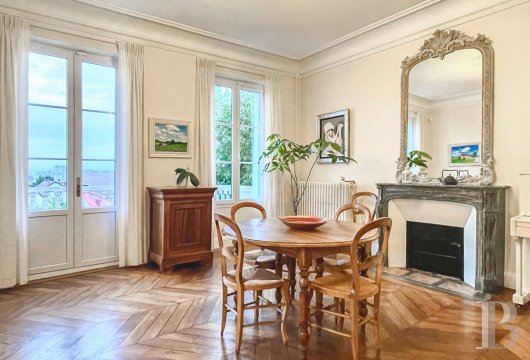 character properties France ile de france   - 8