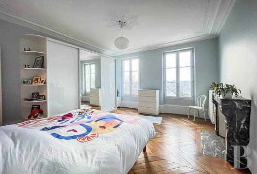 character properties France ile de france   - 10