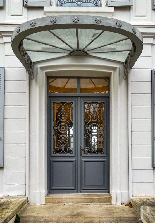 character properties France ile de france   - 2