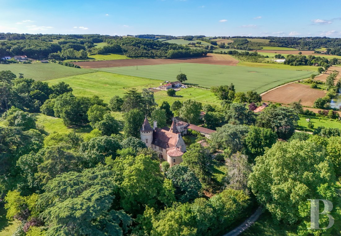 Dans le Lot-et-Garone, au sud d’Agen, un château de plaine des 13e, 16e et 19e siècles au milieu de son parc - photo  n°27