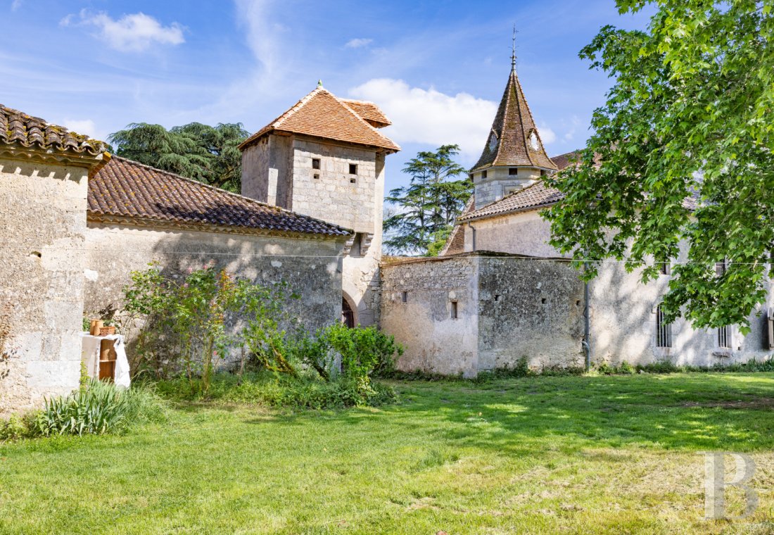 Dans le Lot-et-Garone, au sud d’Agen, un château de plaine des 13e, 16e et 19e siècles au milieu de son parc - photo  n°23