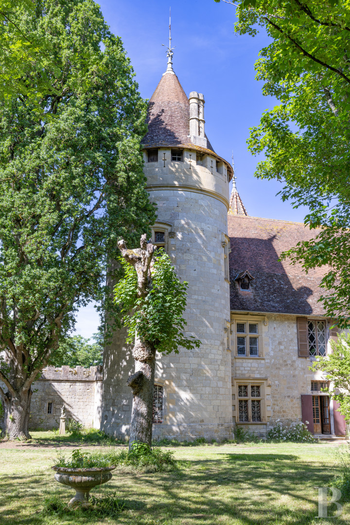 A 13th-, 16th- and 19th-century lowland chateau set amidst its grounds, south of Agen, in Lot-et-Garonne - photo  n°2