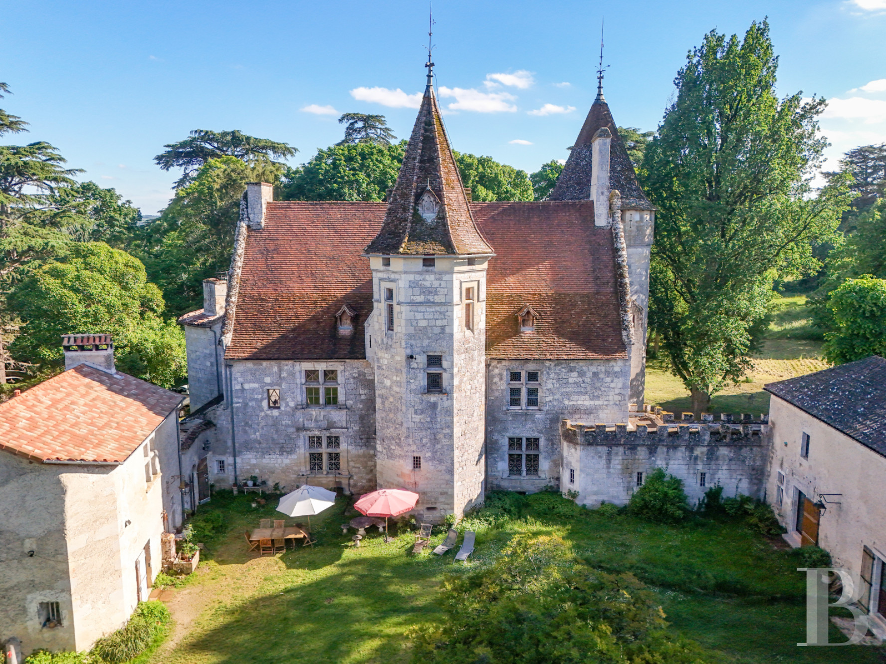 Dans le Lot-et-Garone, au sud d’Agen, un château de plaine des 13e, 16e et 19e siècles au milieu de son parc - photo  n°21