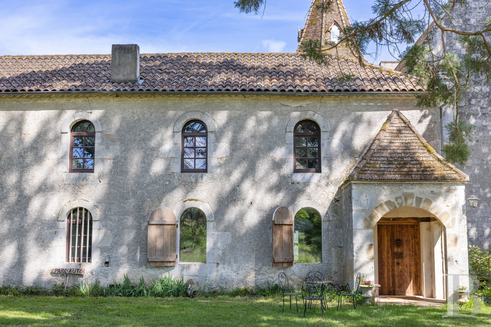 Dans le Lot-et-Garone, au sud d’Agen, un château de plaine des 13e, 16e et 19e siècles au milieu de son parc - photo  n°5