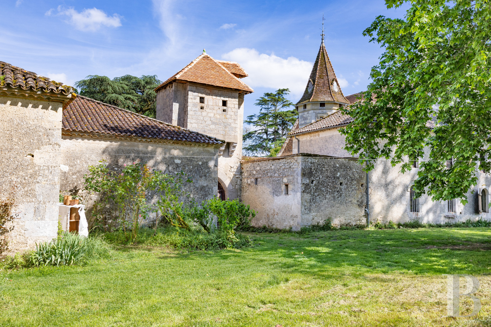 Dans le Lot-et-Garone, au sud d’Agen, un château de plaine des 13e, 16e et 19e siècles au milieu de son parc - photo  n°23