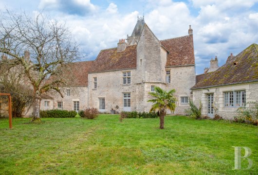 basse-normandie - Dans l'Orne, proche d'Argentan, un logis de style gothique au confort contemporain