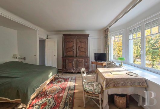 character properties France north   - 11