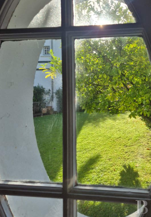 character properties France north   - 9