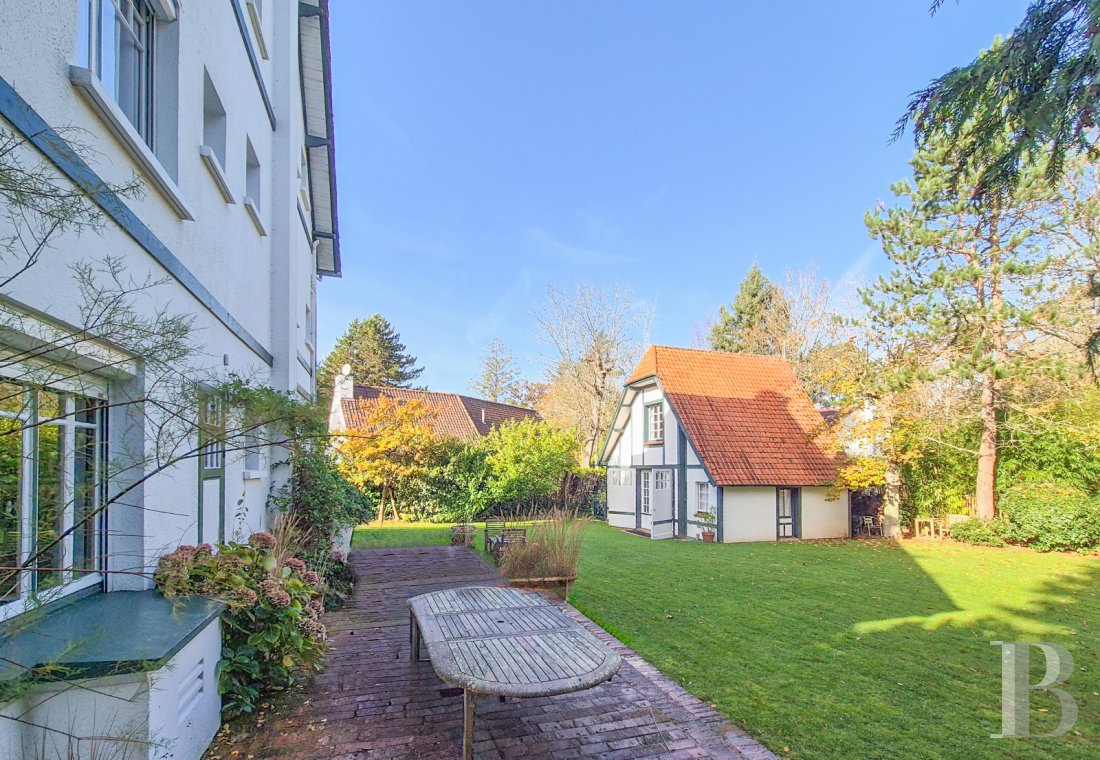 character properties France north   - 12