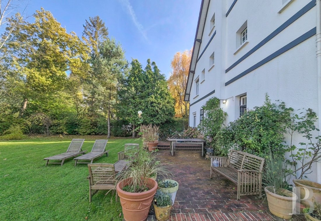 character properties France north   - 13