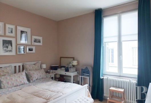 character properties France center val de loire   - 12