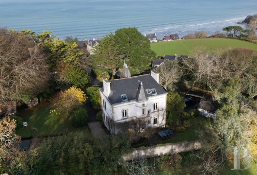 bretagne - À Douarnenez, face à la mer,  une élégante maison de maître de près de 300 m² et son parc de plus de 3000 m²