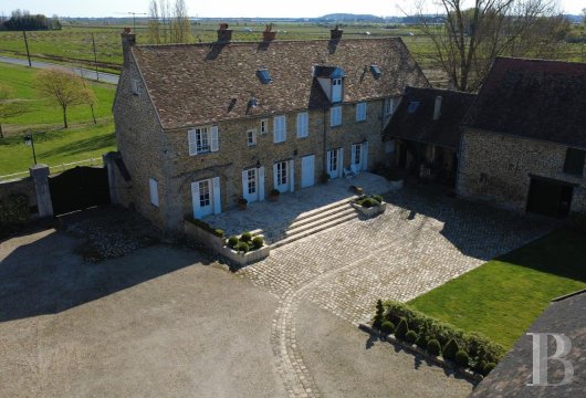 ile-de-france - A remarkable farmstead and 2,000-m² of outbuildings, in France’s Essonne department, 30 kilometres from Paris