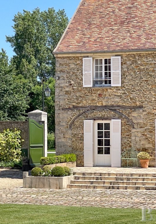 character properties France ile de france   - 2