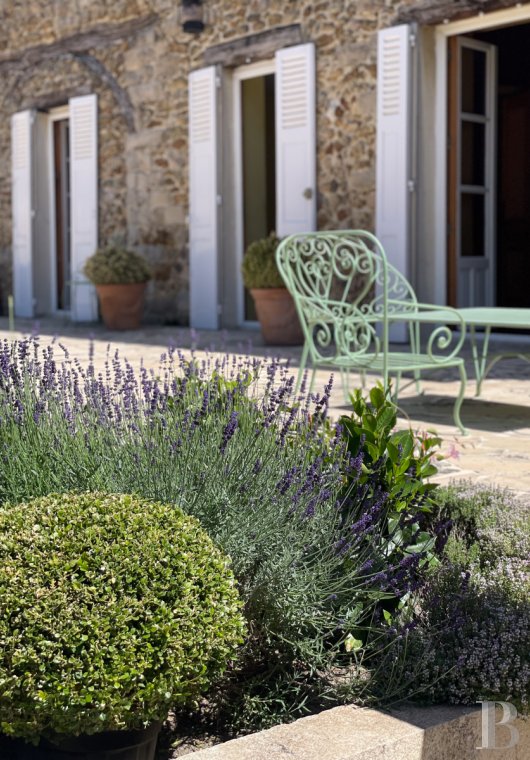 character properties France ile de france   - 3