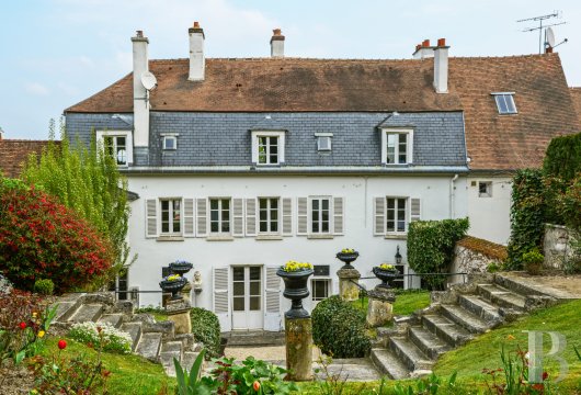 ile-de-france - À Écouen, entre forêt et patrimoine, à deux pas des commodités,

 une demeure du 16e s. classée MH et son parc de quelque 2500 m² 