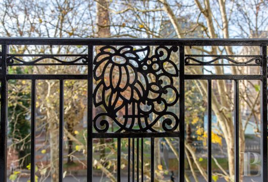 nord-pas-de-calais - À Lille, dans un immeuble de style Art déco de 1925, un appartement situé au troisième étage, avec garage