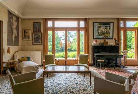 character properties France burgundy   - 8