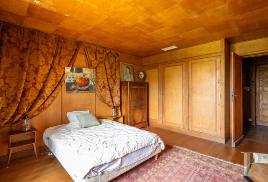character properties France burgundy   - 13