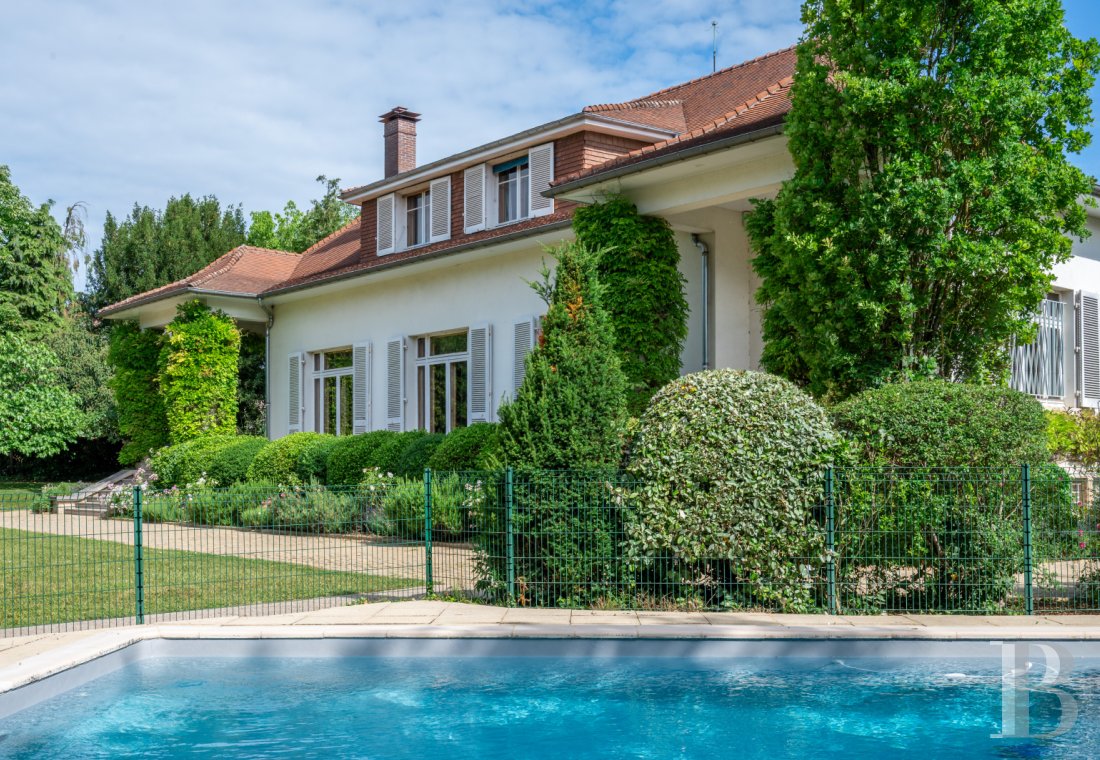 character properties France burgundy   - 2