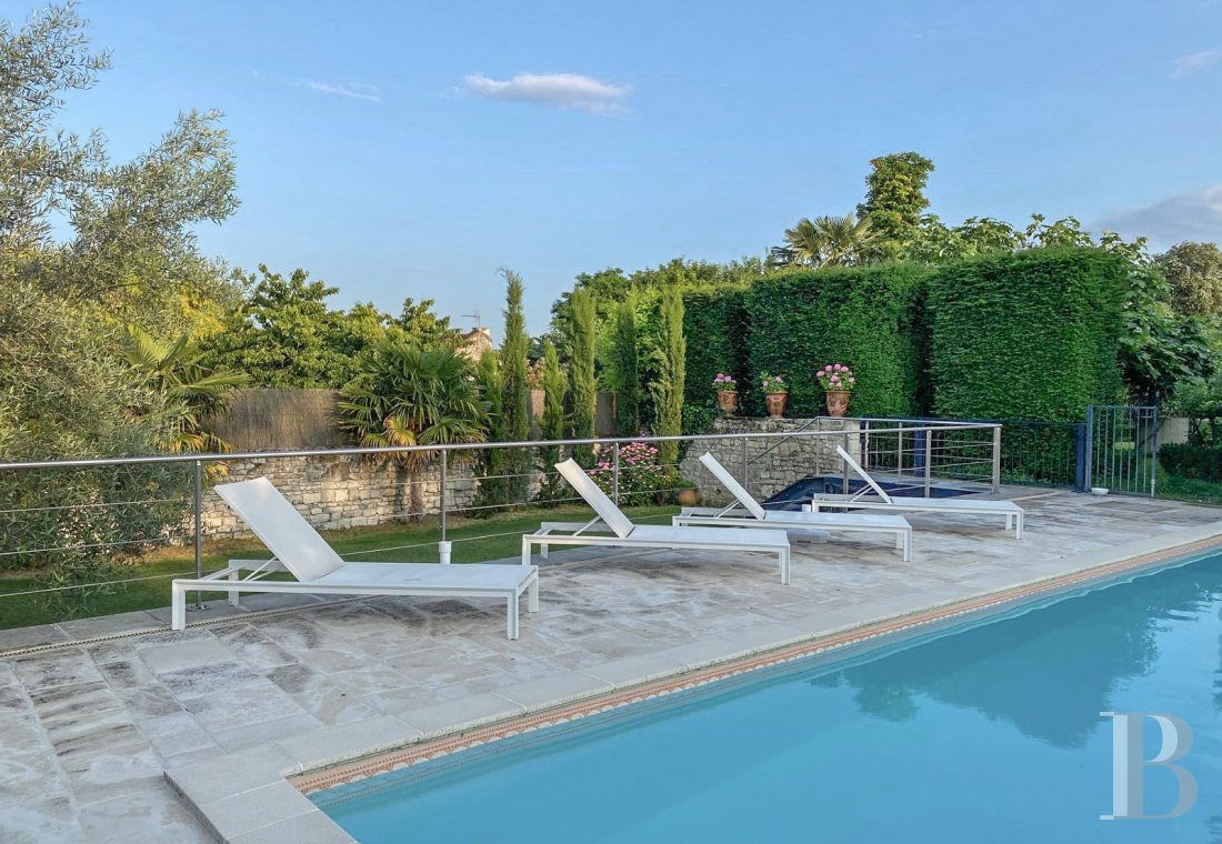 character properties France center val de loire   - 16