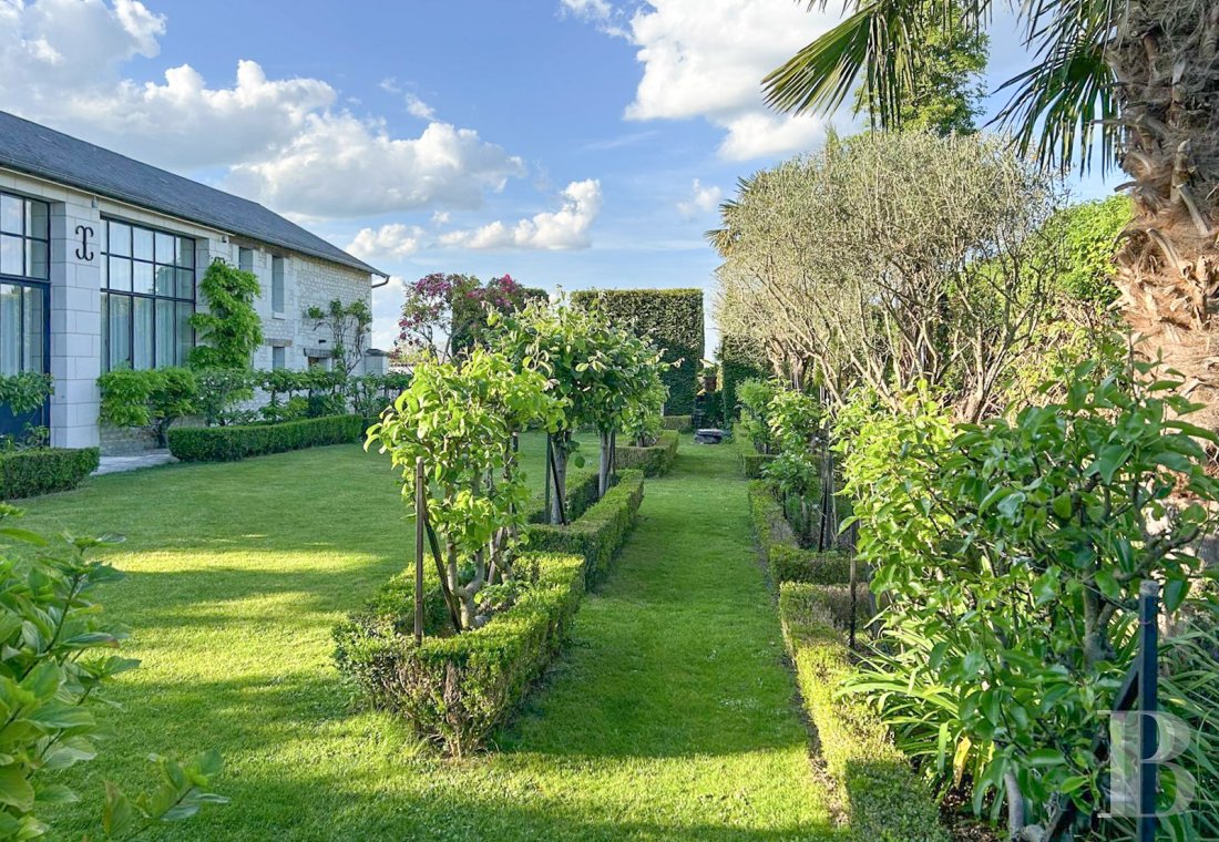 character properties France center val de loire   - 17