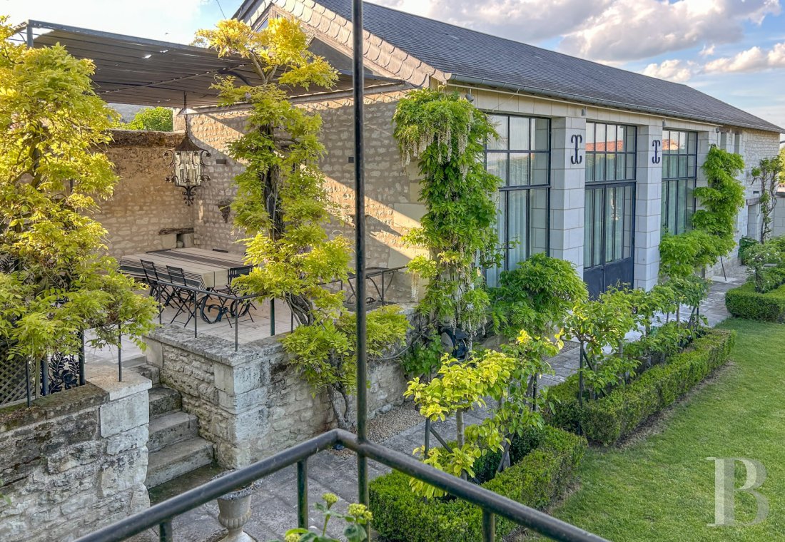 character properties France center val de loire   - 12