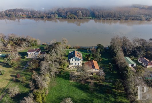 aquitaine - En Gironde, au sud-est de Bordeaux,

 une maison du 19e s. avec piscine
