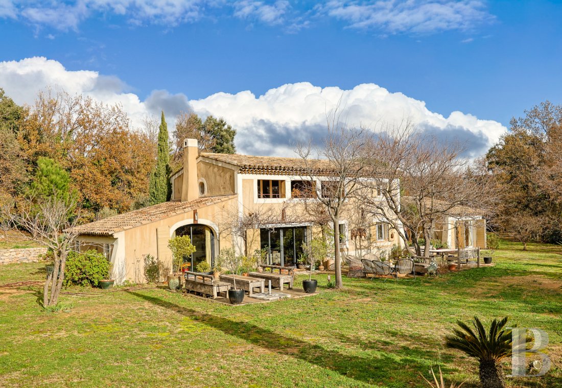character properties France provence cote dazur   - 1