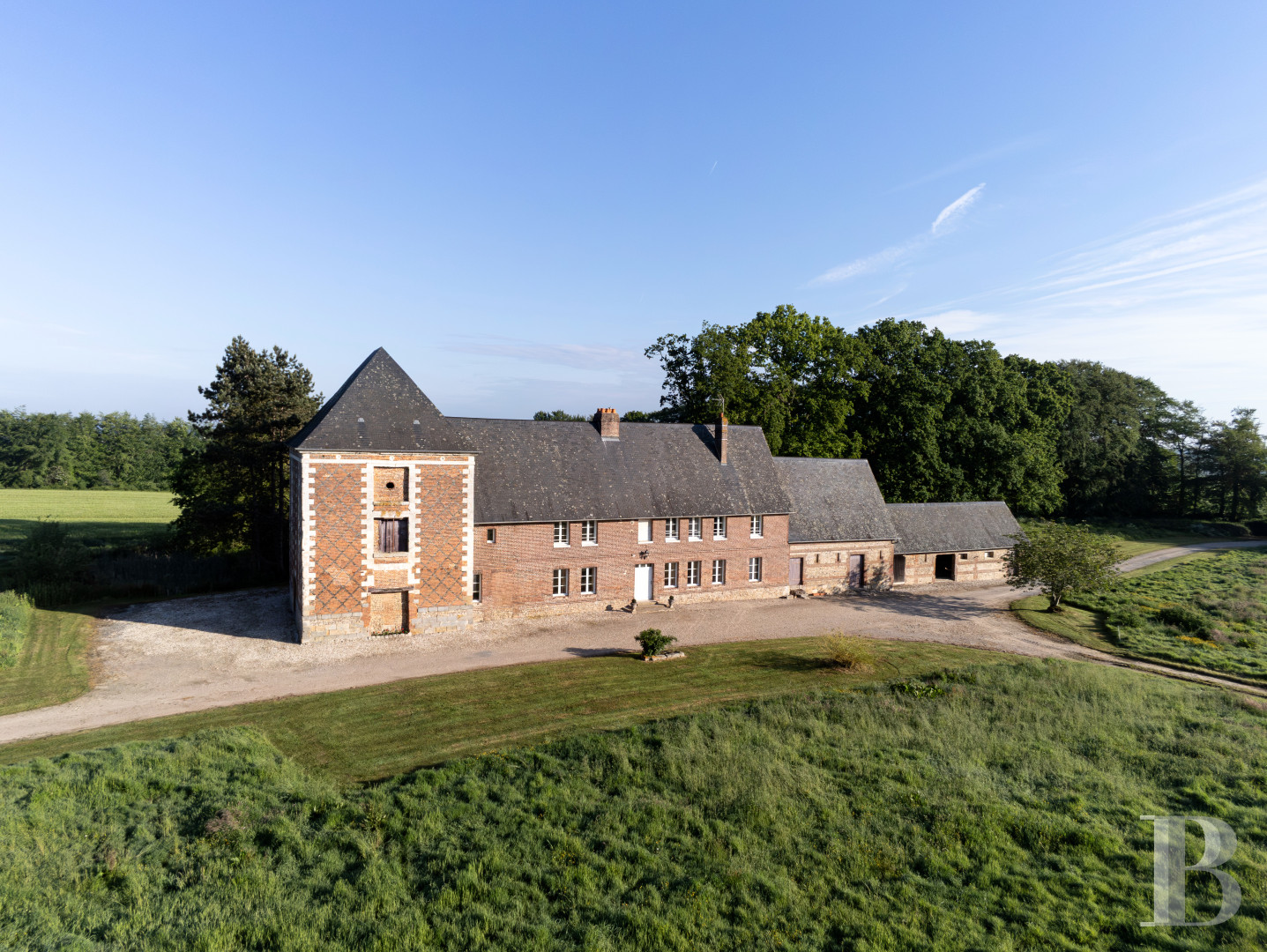 An old farmhouse forming a “clos-masure” in the Pays de Caux, in Seine-Maritime - photo  n°2