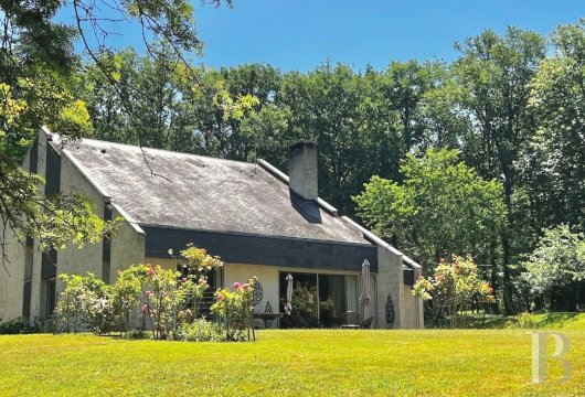 center-val-de-loire - A specially designed house from the 1970s with 3.2 hectares of grounds  with a stream, tucked away in France’s Centre Val de Loire region