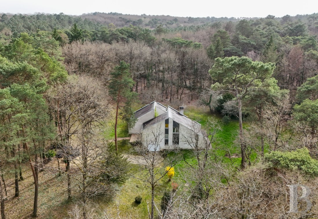 20th C. Architecture for sale - center-val-de-loire - En Touraine, avec son parc de 3,2 ha traversé par un ruisseau, une maison d'architecte des années 1970
