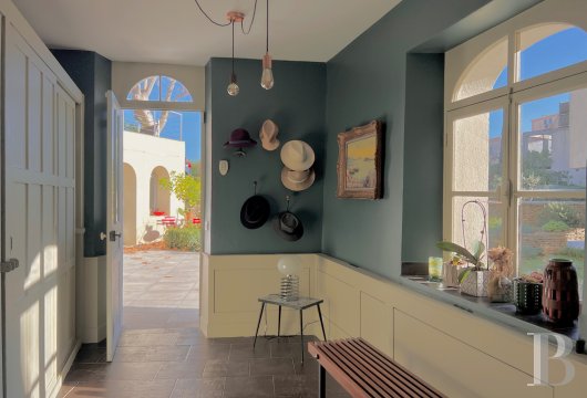 character properties France provence cote dazur   - 12