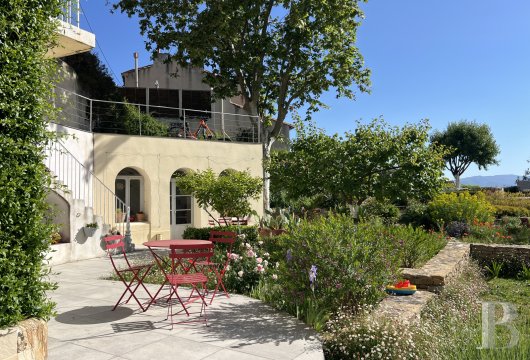 character properties France provence cote dazur   - 14