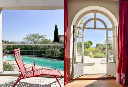 provence-cote-dazur - A quiet 19th-century property, updated in the 20th, with a garden,  swimming pool & stunning views, between Marseille’s Vauban & Périer neighbourhoods