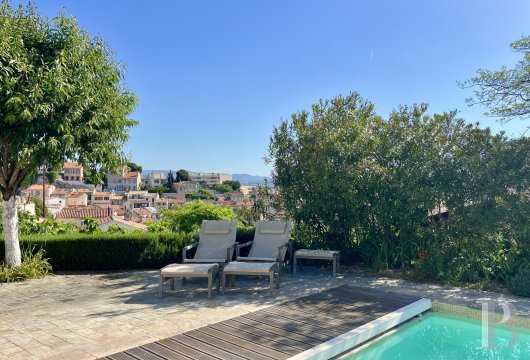 character properties France provence cote dazur   - 18