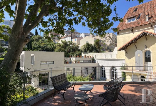 character properties France provence cote dazur   - 16