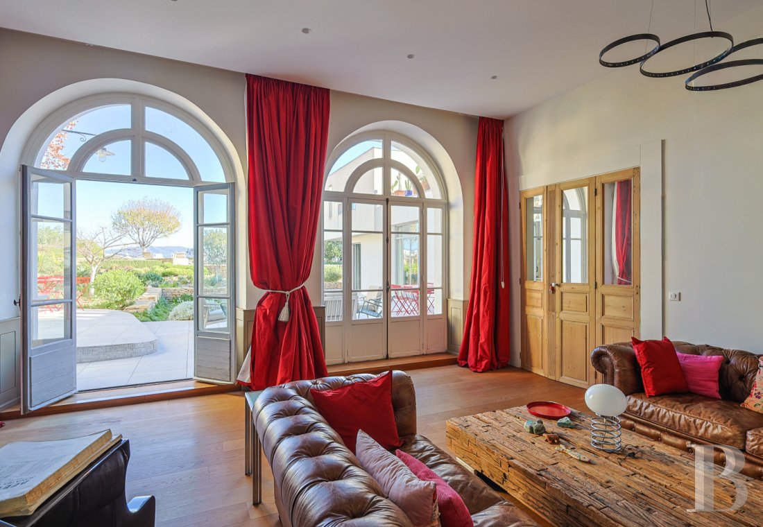 character properties France provence cote dazur   - 3