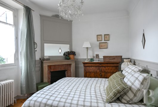 character properties France ile de france   - 11