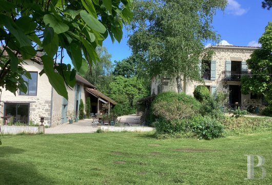aquitaine - An 18th-century building complex, on 5 ha with views of the Pyrenees,  five minutes from a medieval fortified village, between Bordeaux and Toulouse