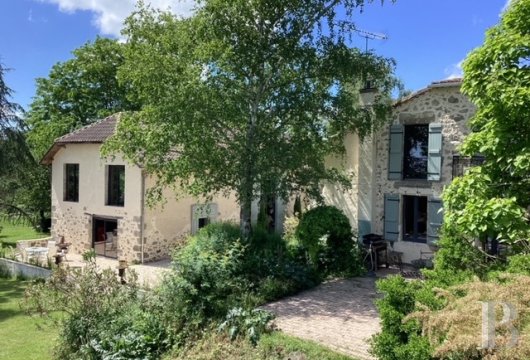 aquitaine - An 18th-century building complex, on 5 ha with views of the Pyrenees,  five minutes from a medieval fortified village, between Bordeaux and Toulouse