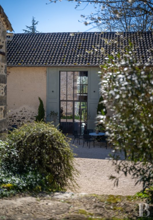 character properties France aquitaine   - 11